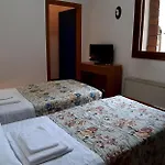 Casa Santa Caterina E Sant Antonio 3* Padua