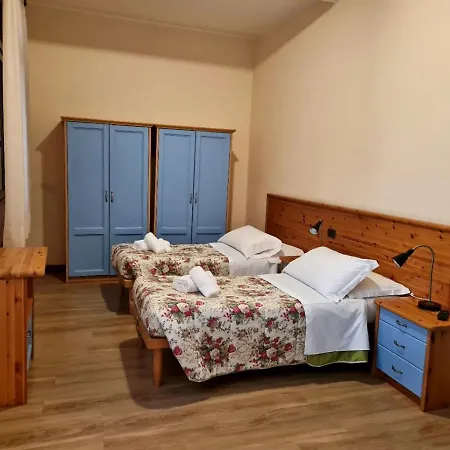 Casa Santa Caterina E Sant Antonio 招待所