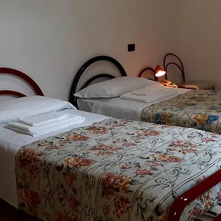 Casa Santa Caterina E Sant Antonio בית הארחה פאדובה