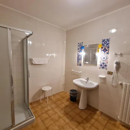 Casa Santa Caterina E Sant Antonio בית הארחה 3*